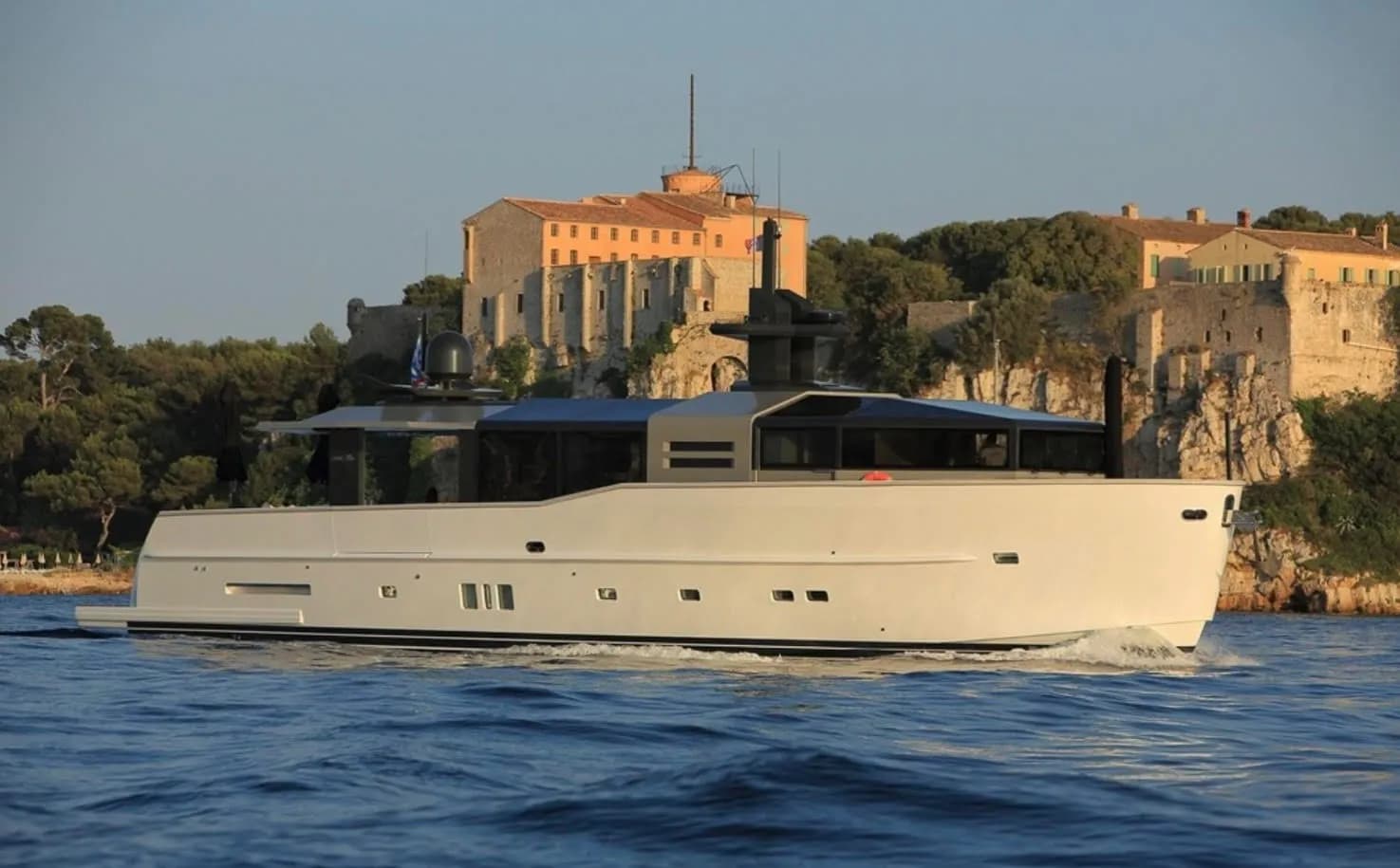 M/Y Arcadia 85