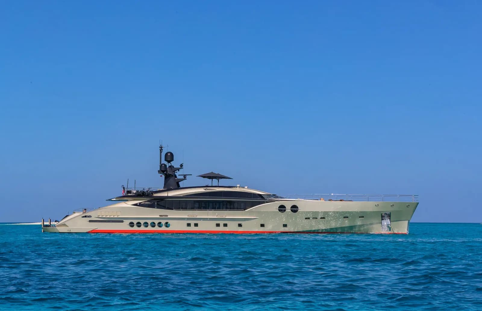 M/Y DB9