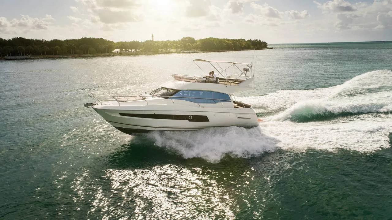 M/Y Prestige 460