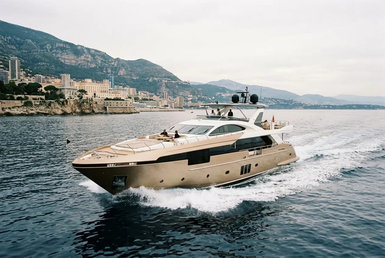 32m Azimut — Charter