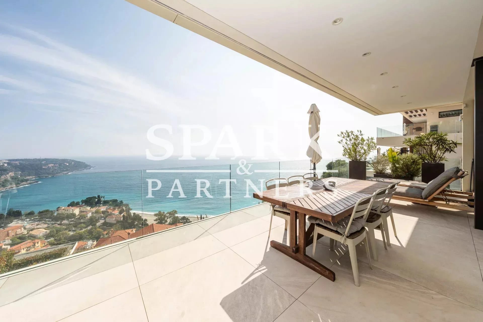 Luxueux duplex avec terrasse, piscine et vue panoramique sur la mer — 2