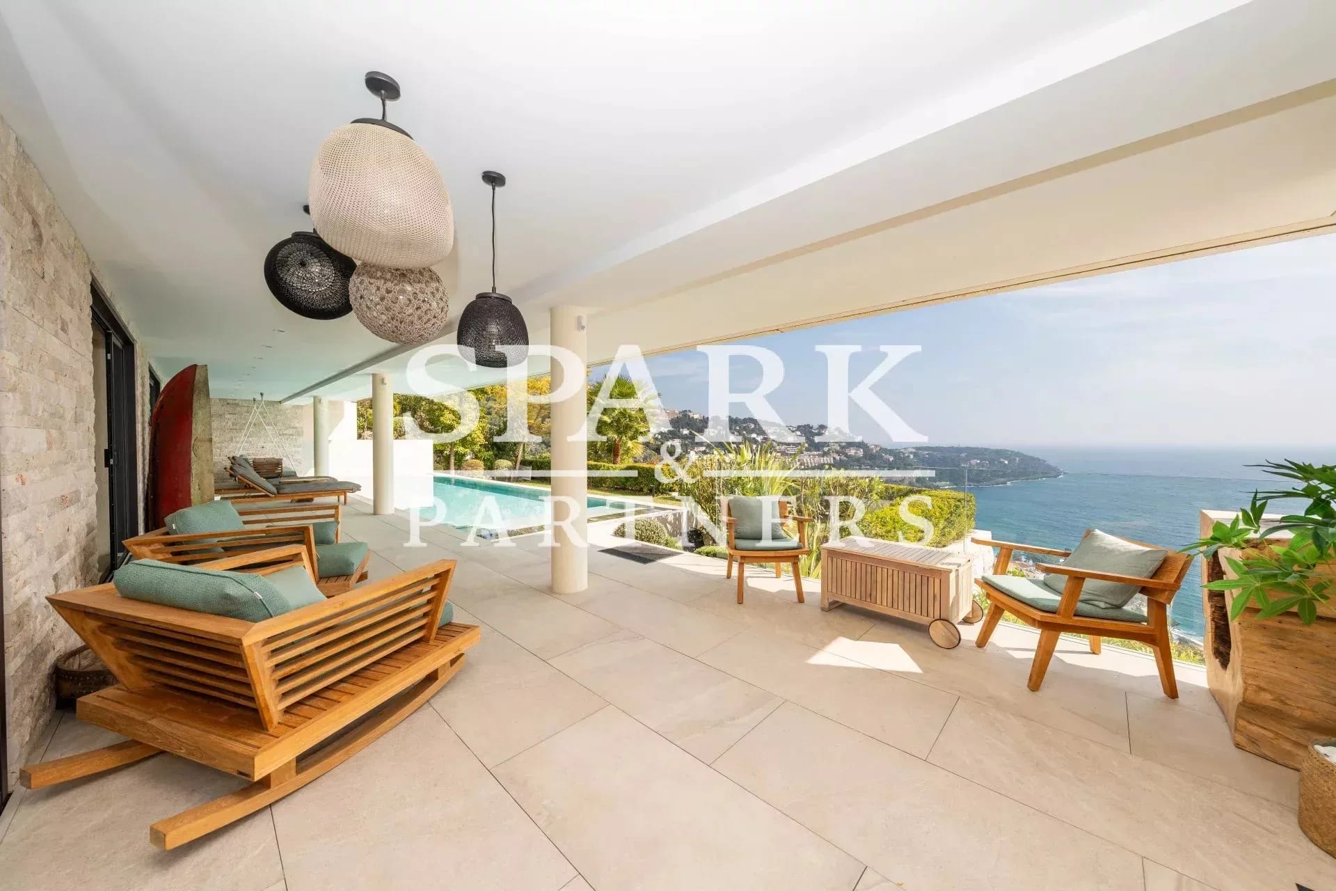 Luxueux duplex avec terrasse, piscine et vue panoramique sur la mer — 3