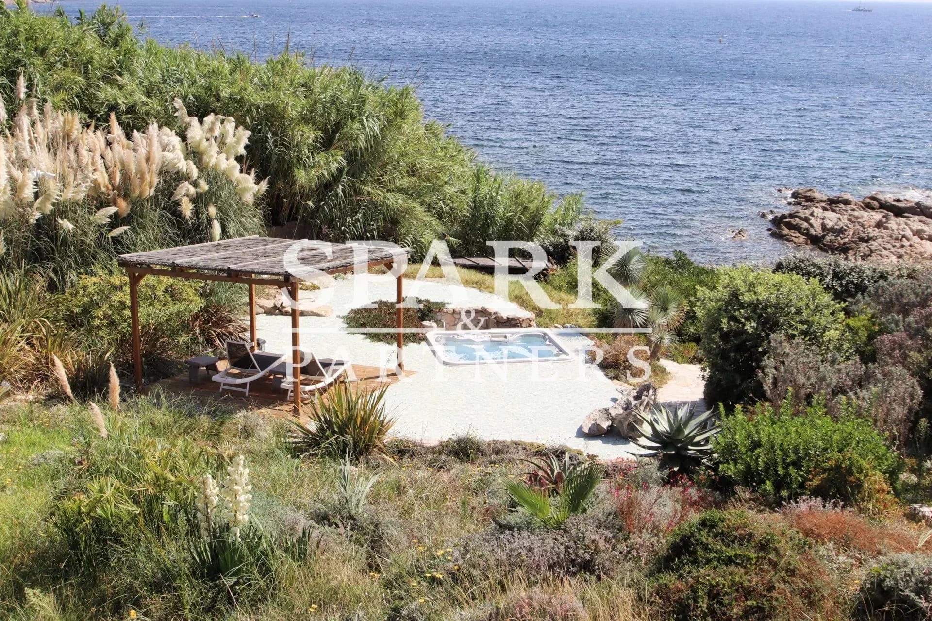 Ramatuelle - Villa unique avec vue d'exception et les pieds dans l'eau — 3