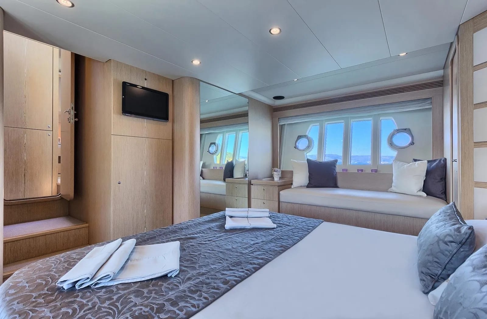 M/Y Ferretti 620 — 3