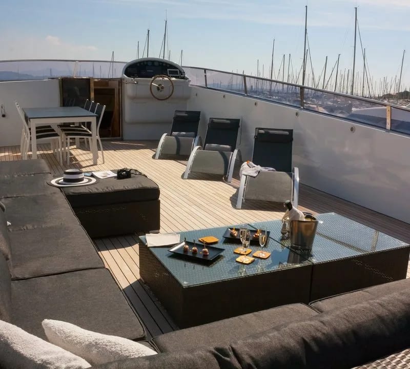 M/Y Icon — 3