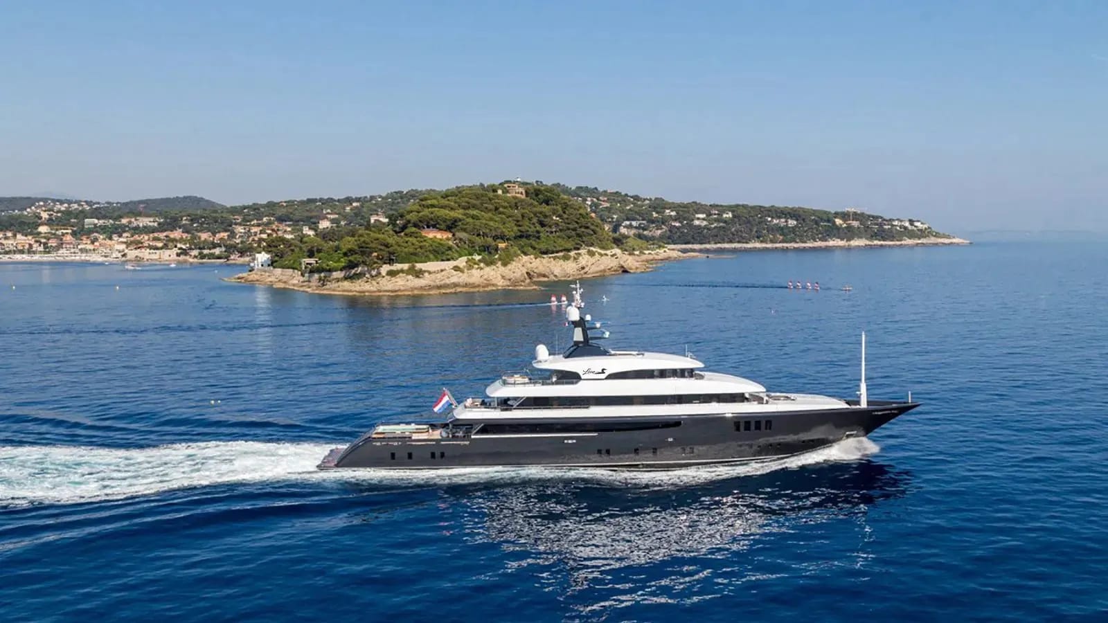 M/Y Loon 221 — 2