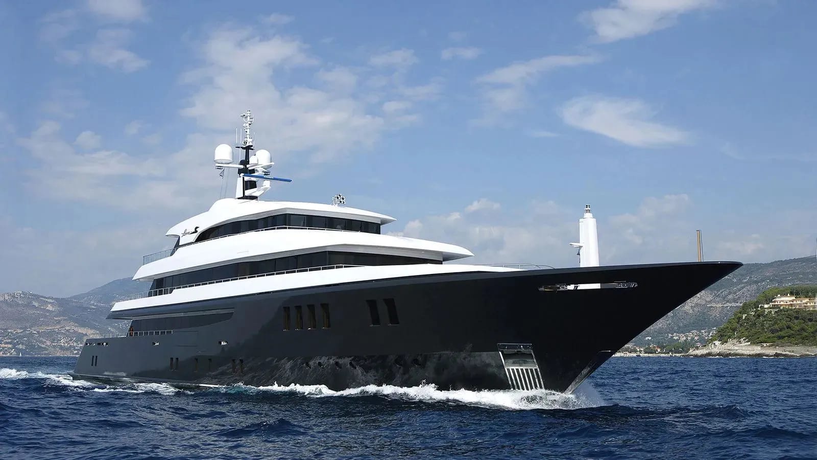 M/Y Loon 221 — 3