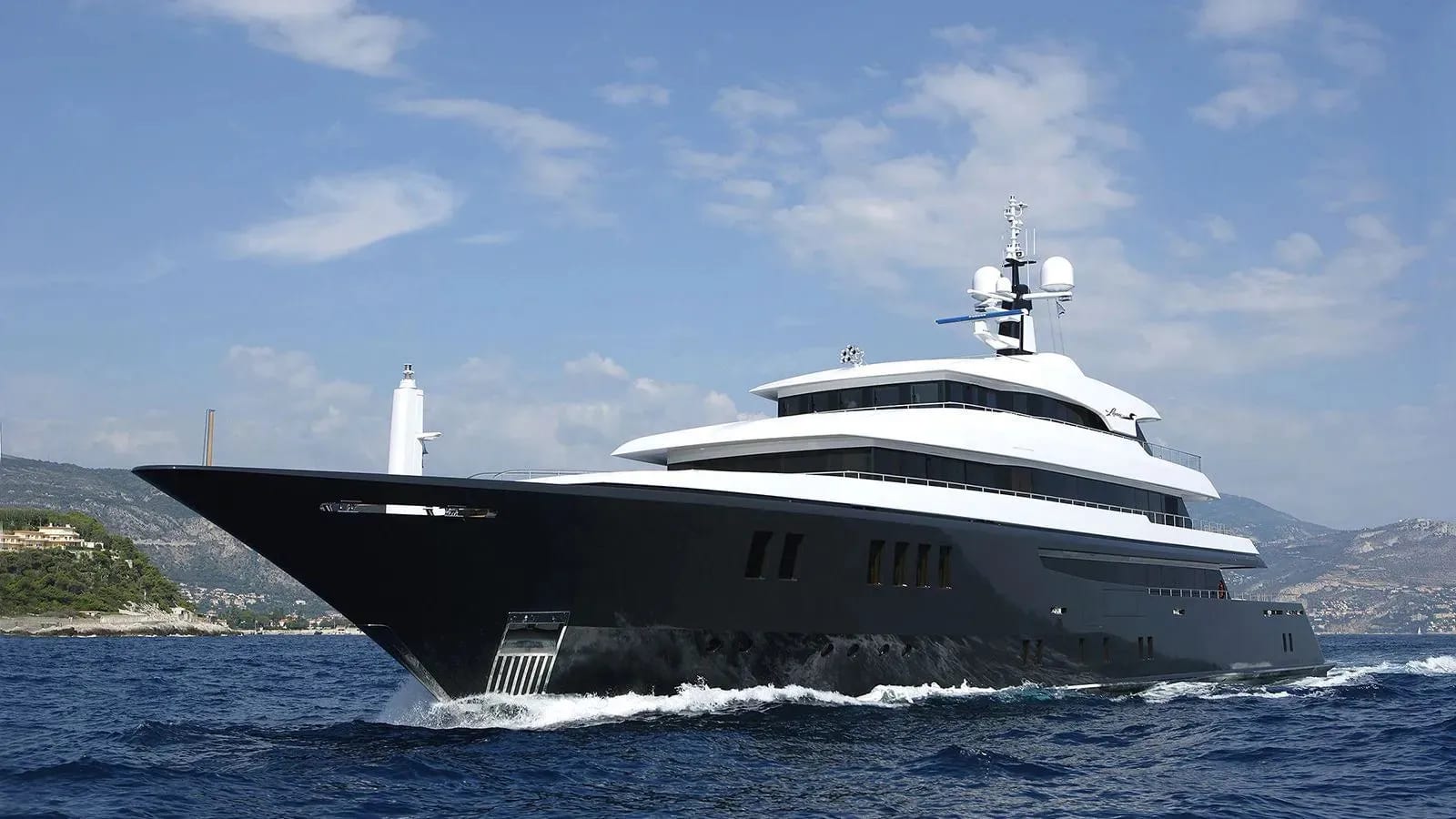 M/Y Loon 221 — 4