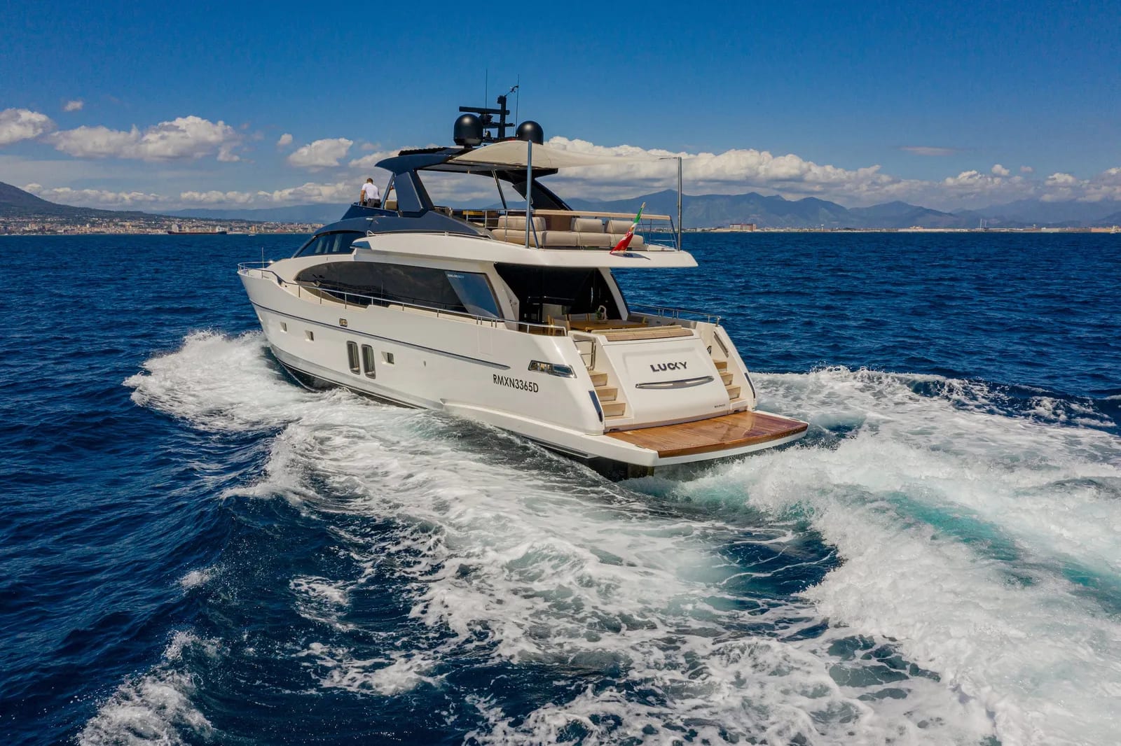 M/Y Lucky — 2