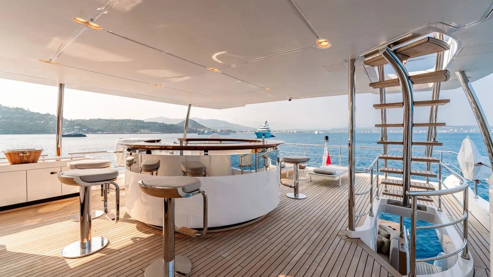 M/Y OWO — 4