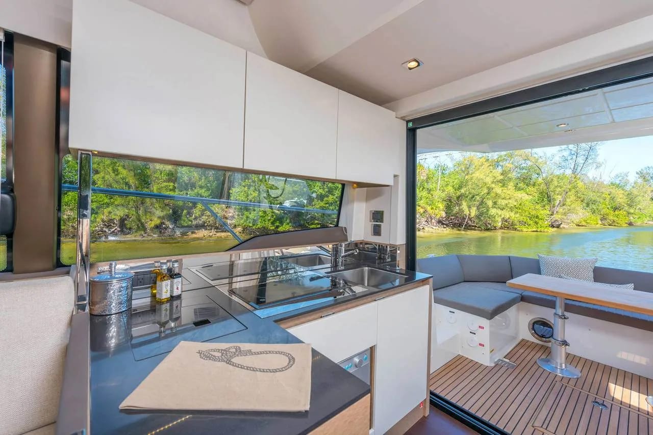 M/Y Prestige 460 — 4