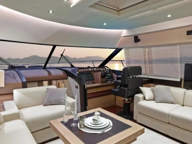 M/Y Prestige 620 — 2
