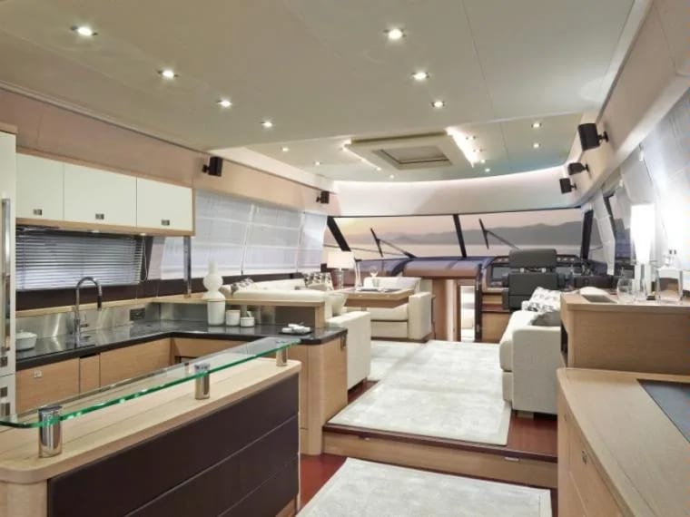M/Y Prestige 620 — 3