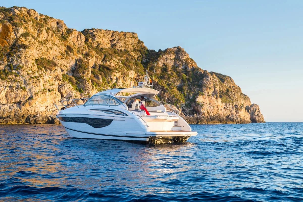 M/Y Princess V40 — 3