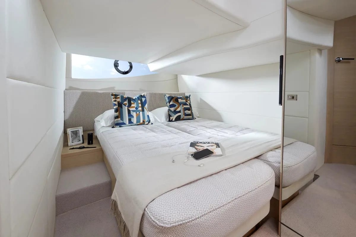 M/Y Princess V40 — 4
