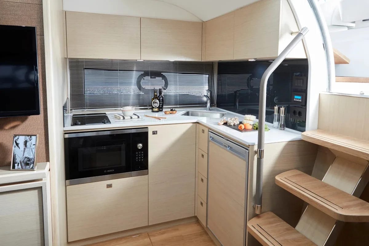 M/Y Princess V40 — 5