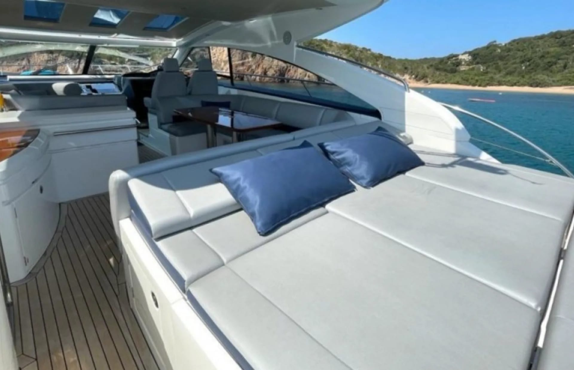 M/Y Princess V53 — 2