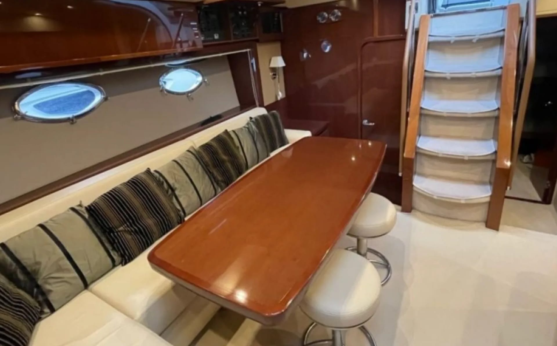 M/Y Princess V53 — 4