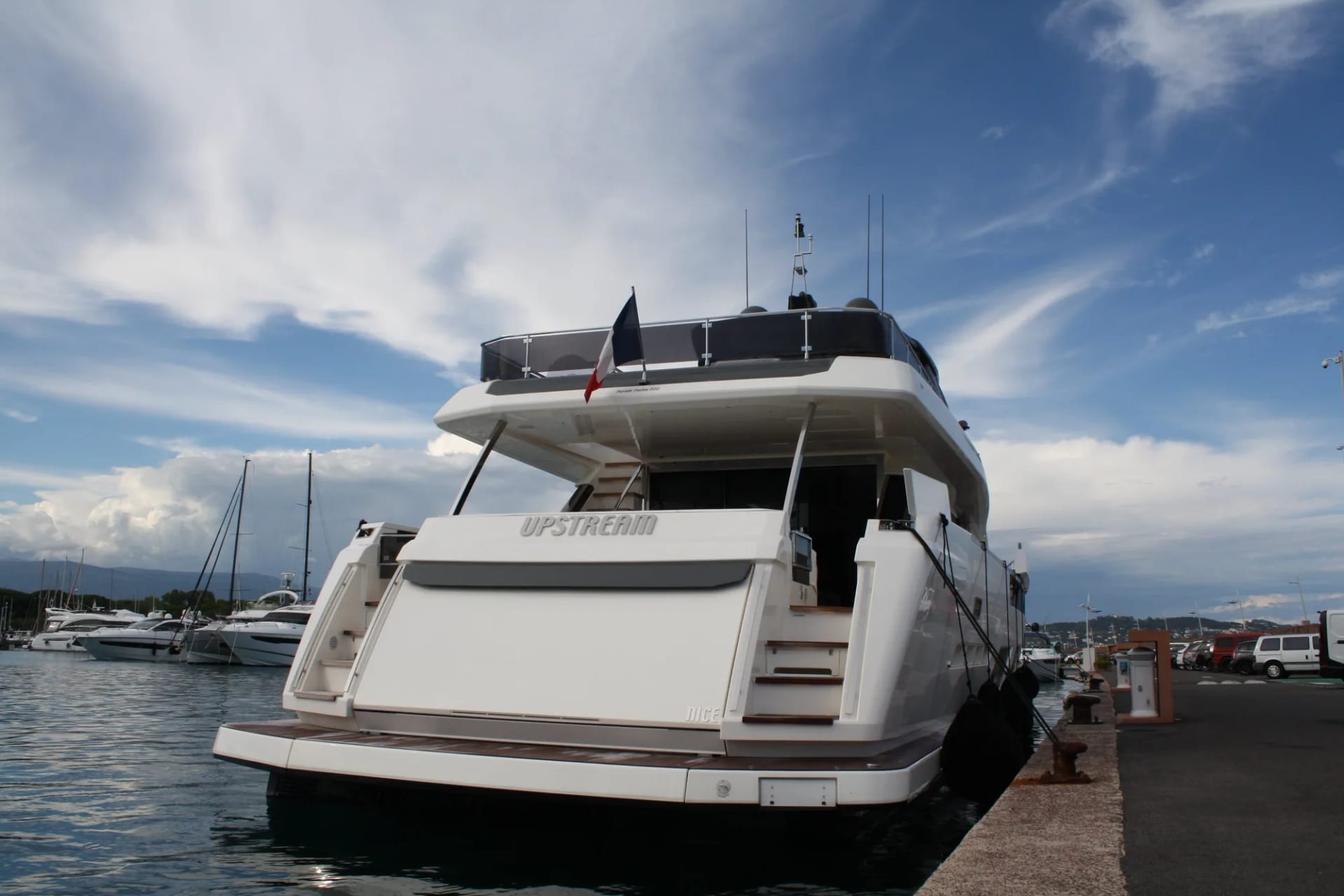 M/Y Upstream — 3