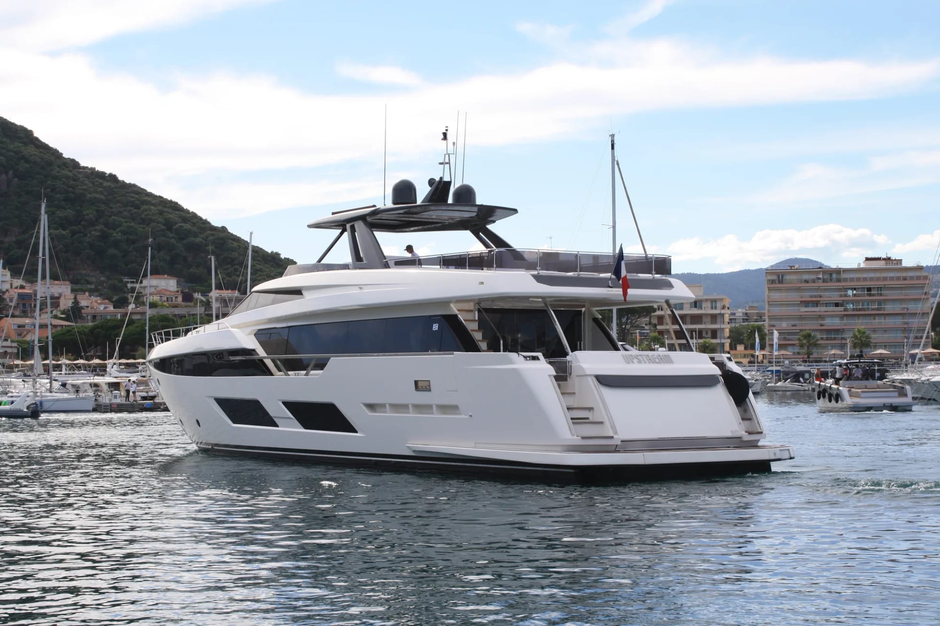M/Y Upstream — 4