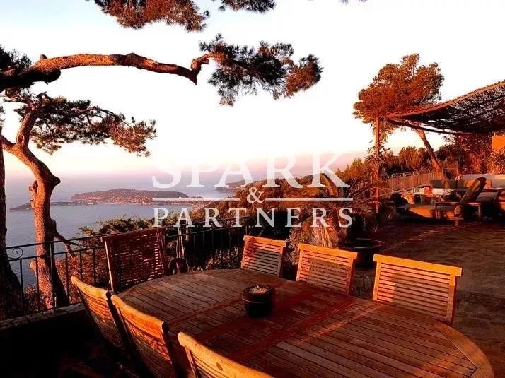 Eze - Grande Corniche - Charmante villa avec une splendide vue mer