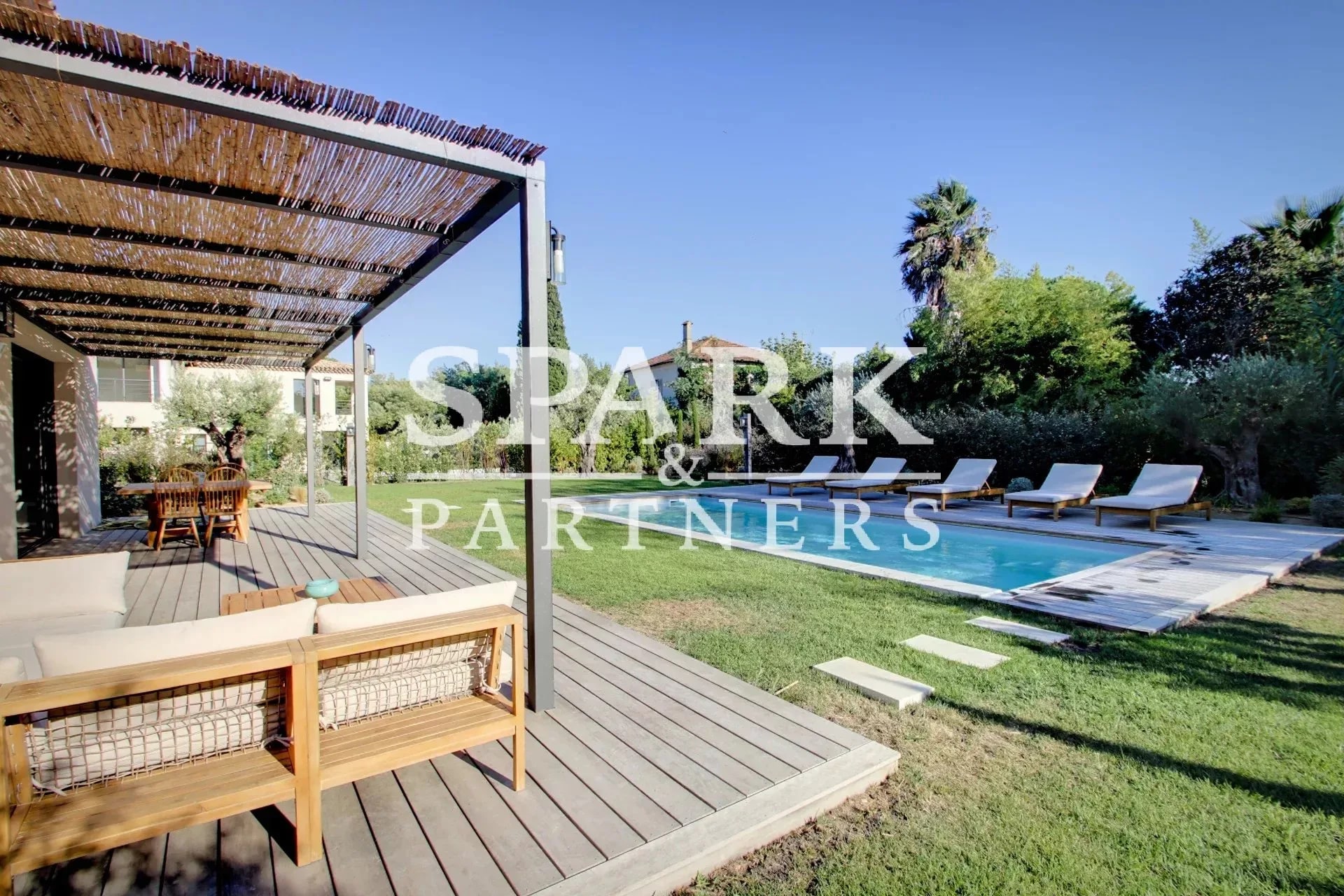 Saint Tropez - Villa moderne à quelques pas des plages des Salins
