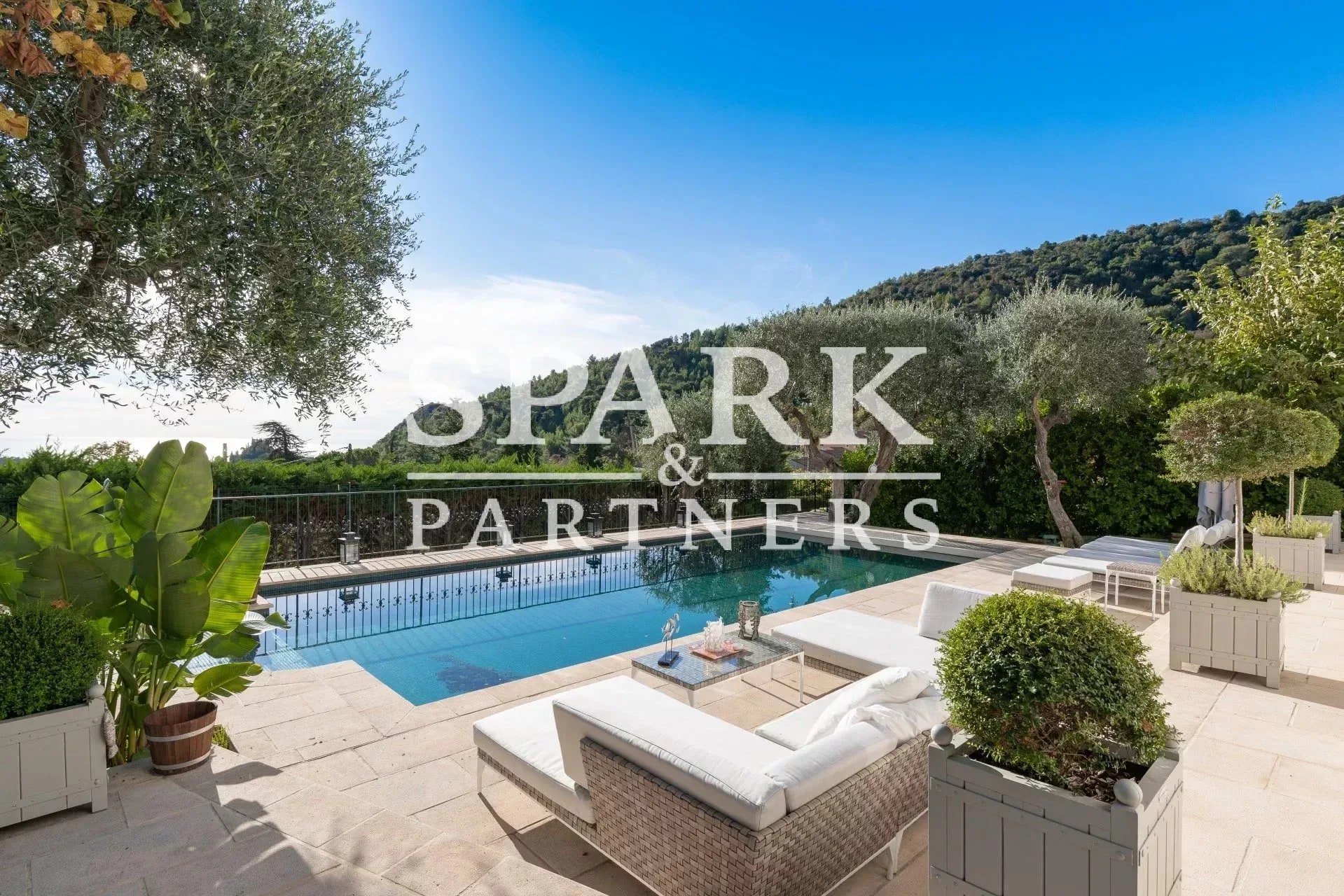 Eze - Magnifique villa raffinée avec une vue mer-  Vente