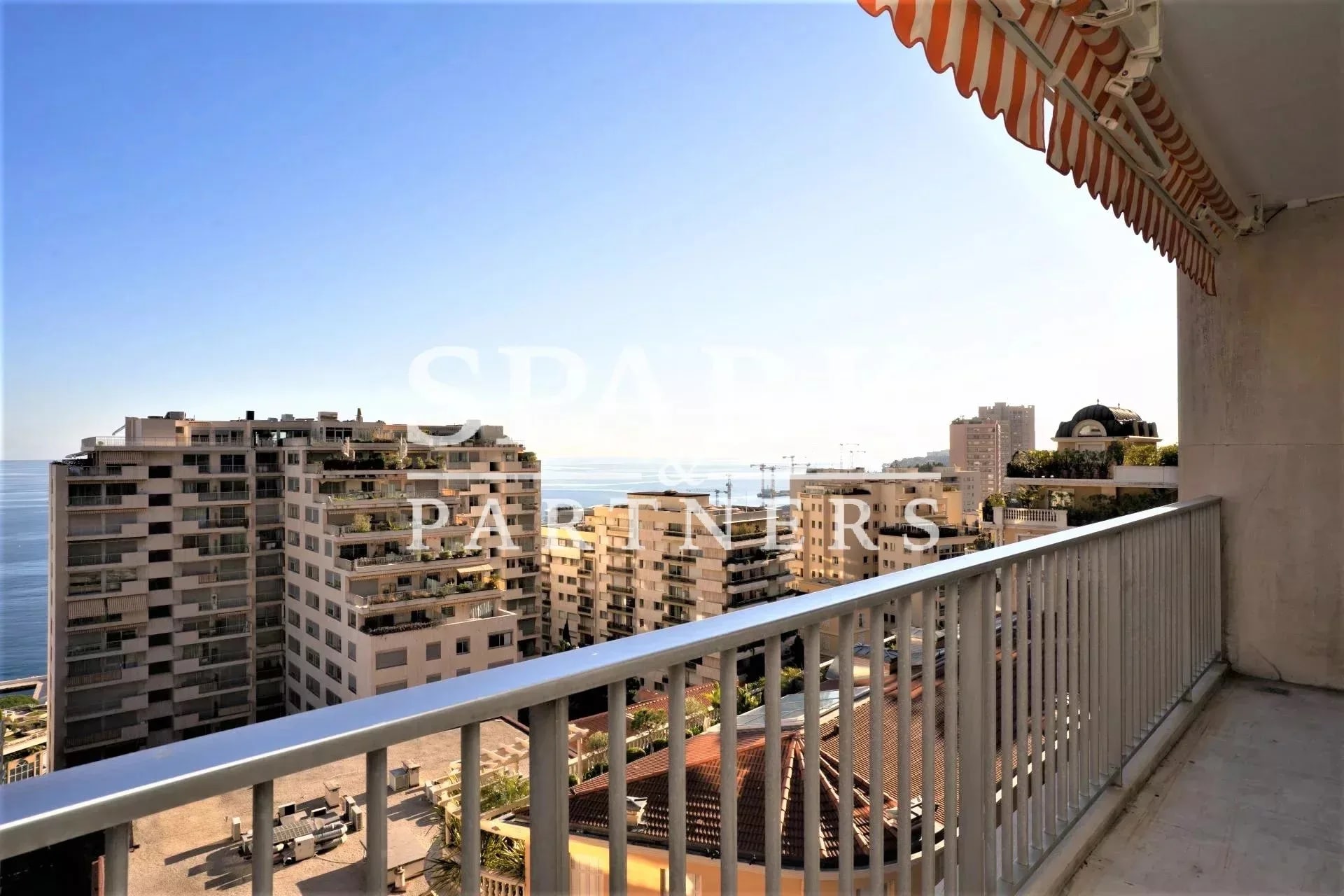 Monaco - Saint Roman - Appartement 3 pièces rénové