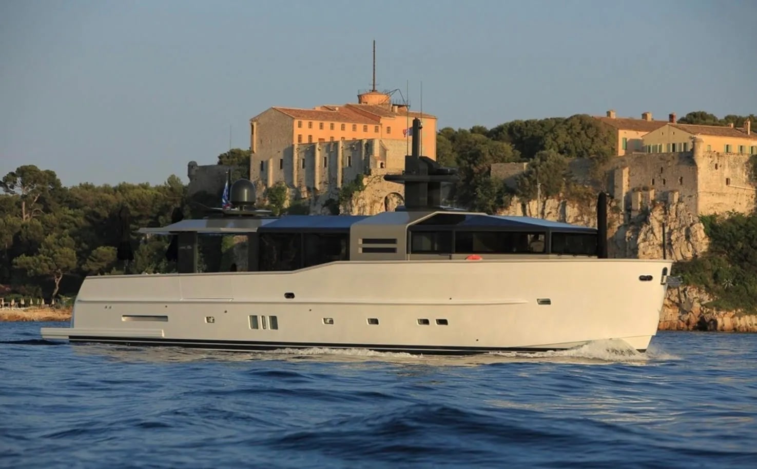 M/Y Arcadia 85