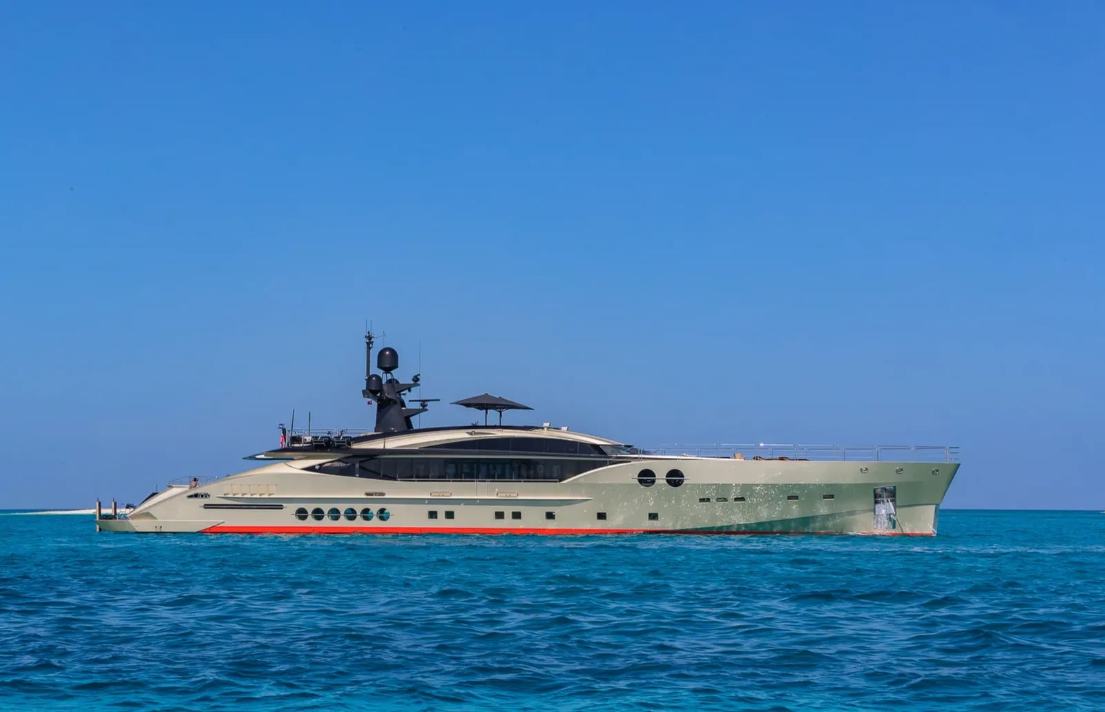 M/Y DB9