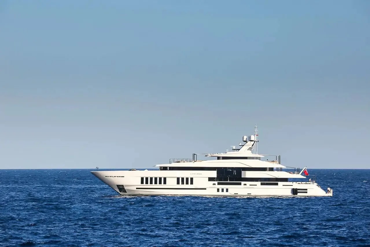 M/Y Life Saga