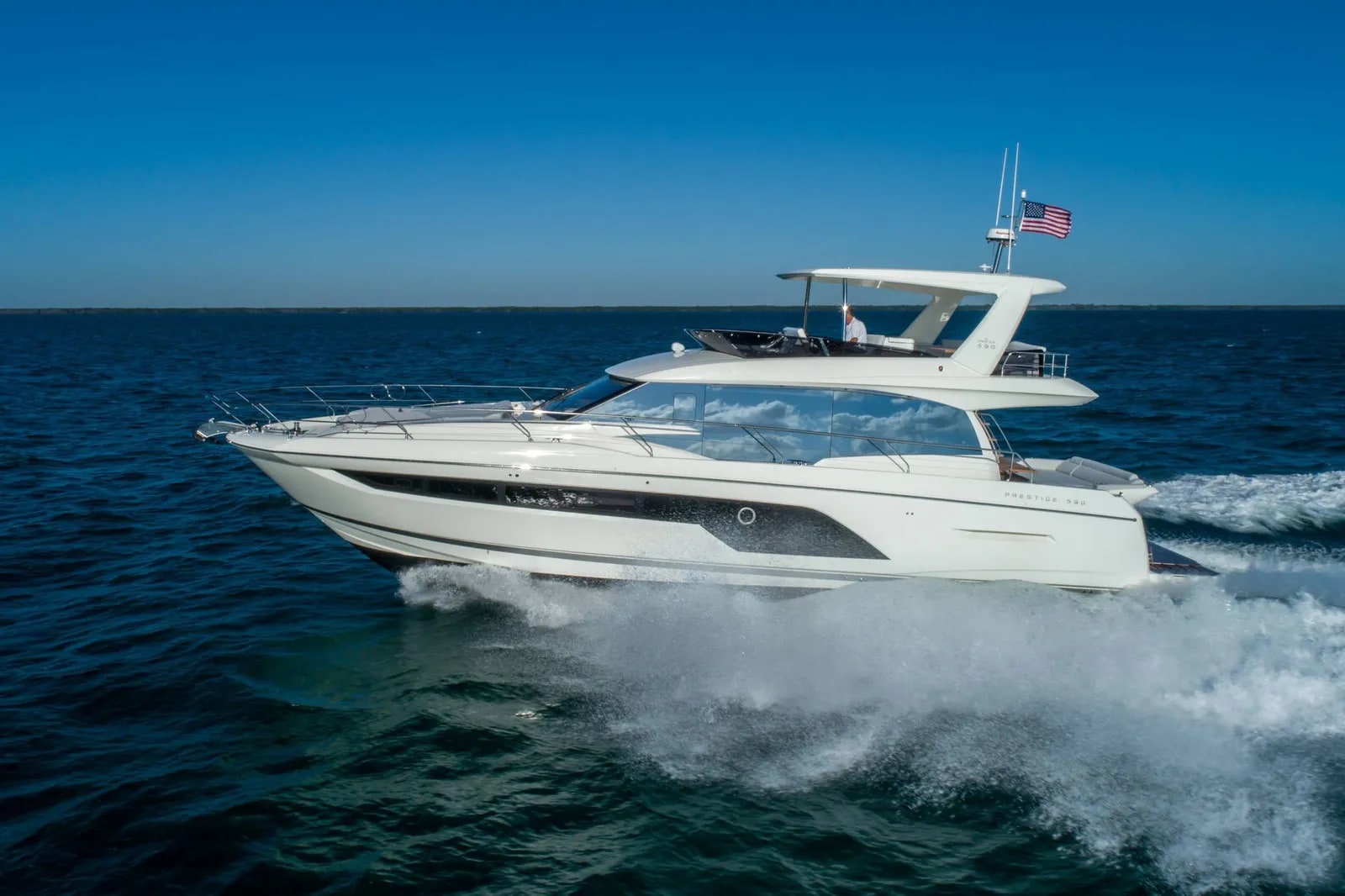 M/Y Prestige 590