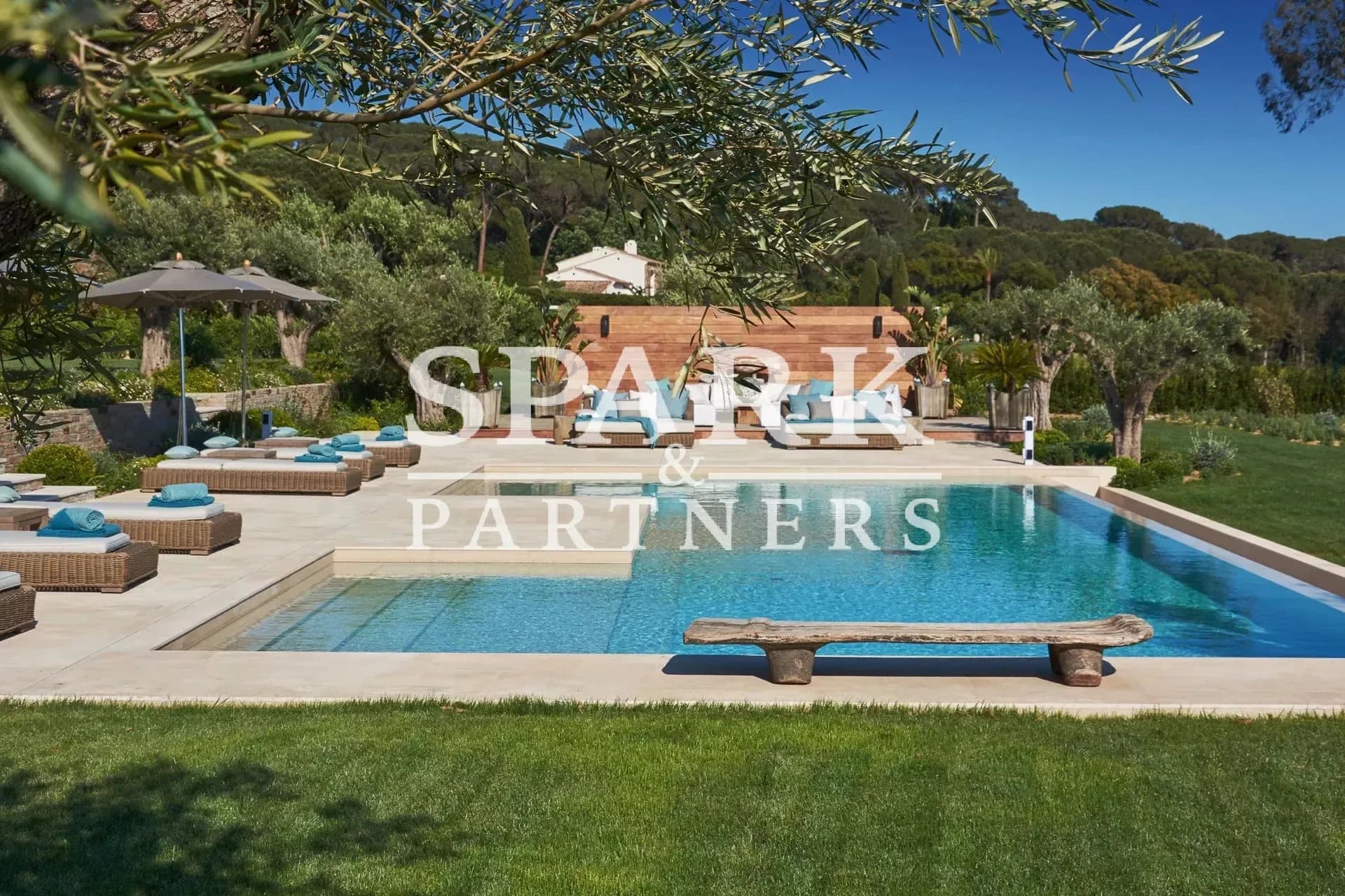 Ramatuelle - Bastide d'exception au milieu des vignes entre St Tropez et Pampelonne 12 chambres
