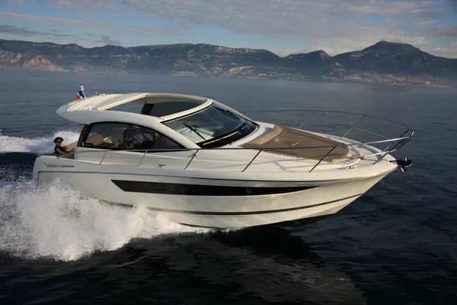 M/Y Jeanneau Leader 10