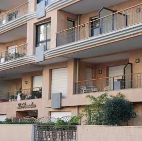 Studio mixed use in Condamine