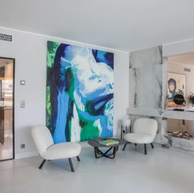 Luxurious Renovated 4-Room Penthouse