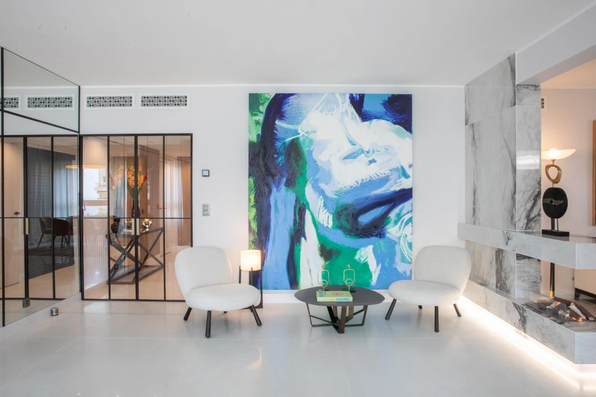 Luxurious Renovated 4-Room Penthouse