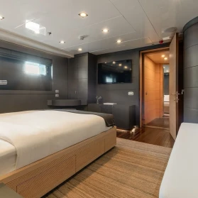 M/Y ZIA