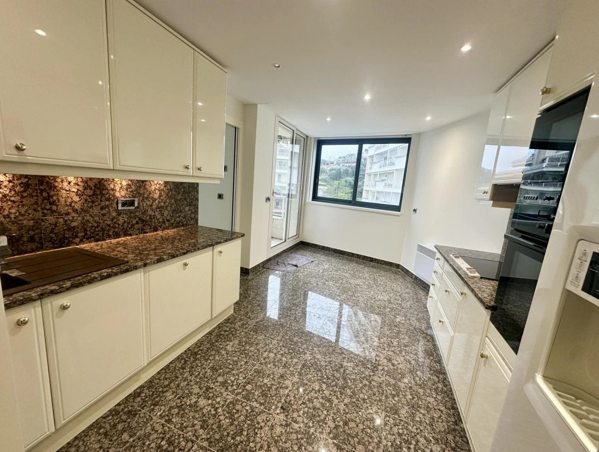Luxury 3-Room Apartment