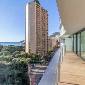 New Prestigious Construction on the Seafront